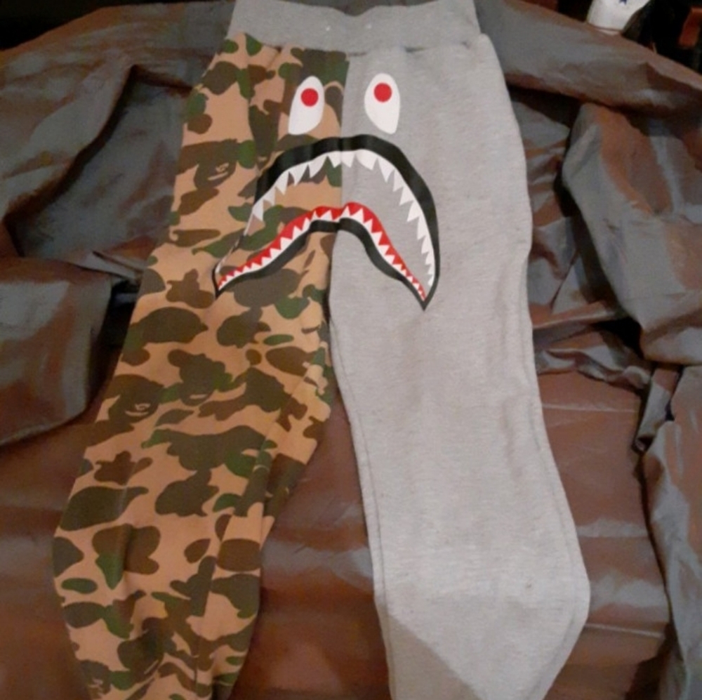 BAPE Camo/Gray Sweatpants Size Small Men's (Fit Big)